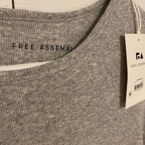 NWT Free Assembly Women’s Long Sleeve Rib Crewneck Top. - Picture 2 of 4